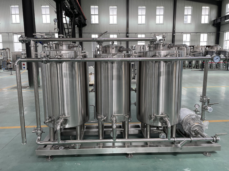 How many water needed to clean a 500L brewery?