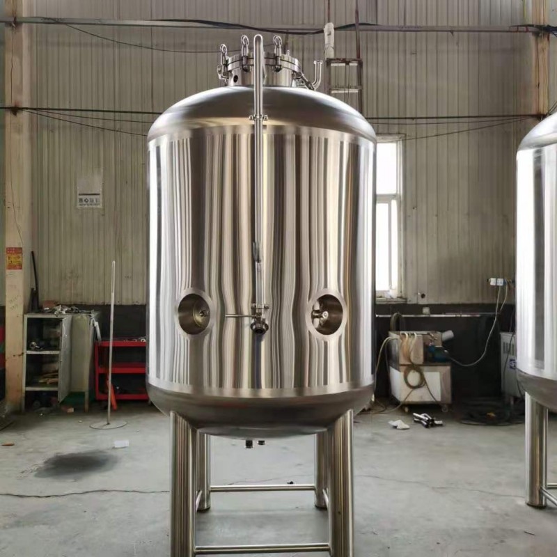 Sparkling wine pressure tanks 